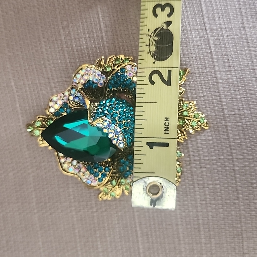 New Multi Rhinestone Flower Brooch - Picture 6 of 12